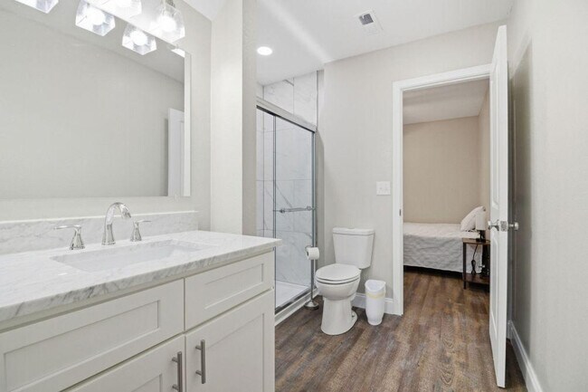 Building Photo - 810 Carson St