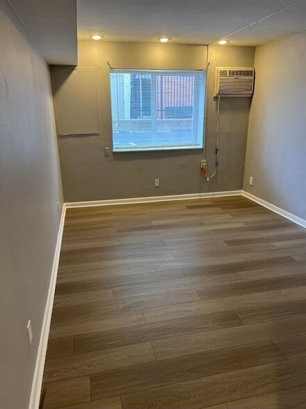 Building Photo - 475 W Grand Ave