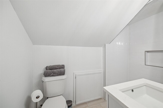 Building Photo - 89 Towering Pines Dr