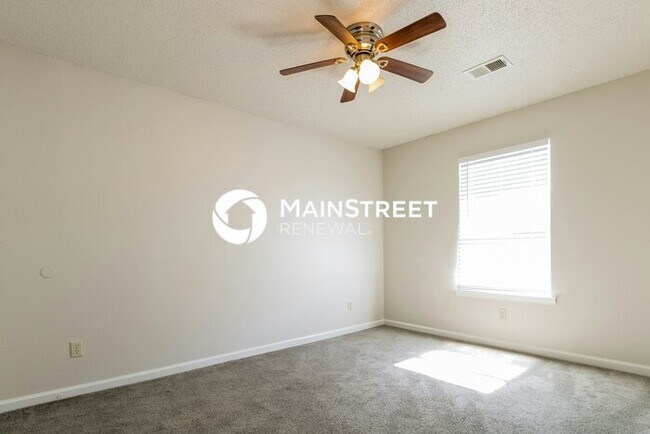 Building Photo - 4 Bedroom Pet-Friendly Home in MEMPHIS, TN with Main Street Renewal