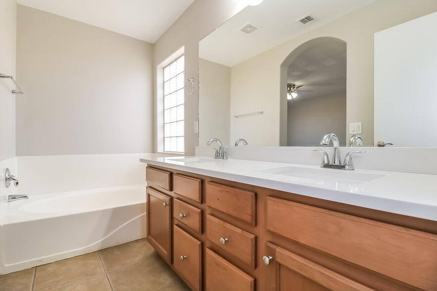 Building Photo - 12529 W Colter St