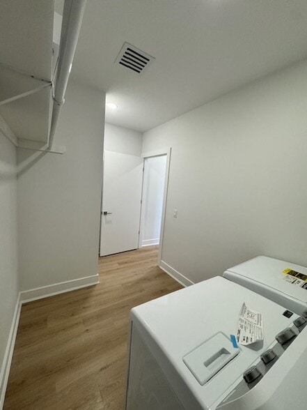 Building Photo - 85 W High St