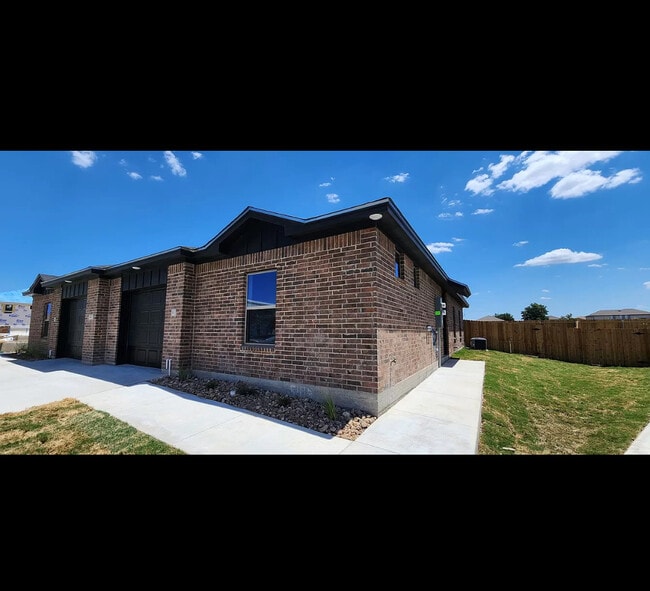 Building Photo - 5413 Rose Gdn Lp