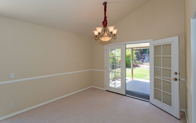 Building Photo - Charming 4 bedroom Home in Oceanside