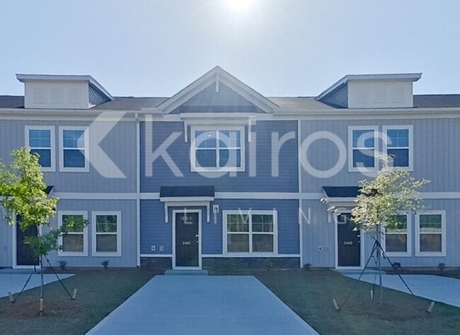 Building Photo - 2461 Banyan Cir
