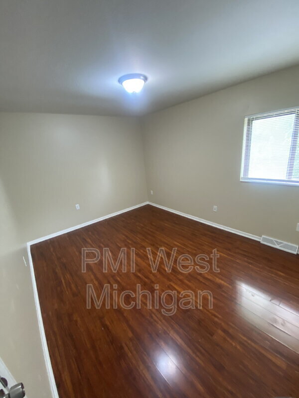 Building Photo - 6081 In the Pines Dr SE
