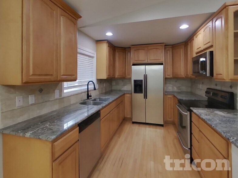 Building Photo - 16216 39th St Ct E