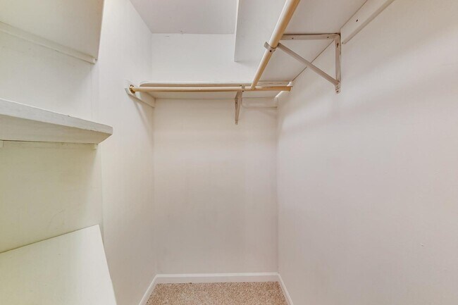 Building Photo - 837 N Marshfield Ave