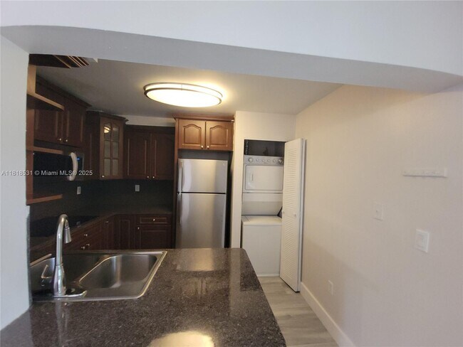 Building Photo - 251 W Park Dr