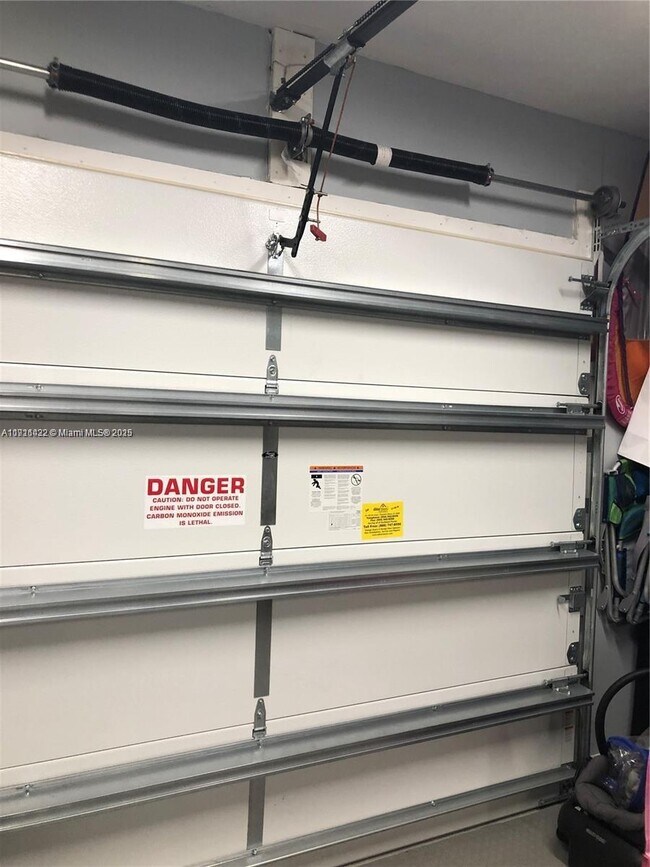 Building Photo - 2039 SE 10th Ave