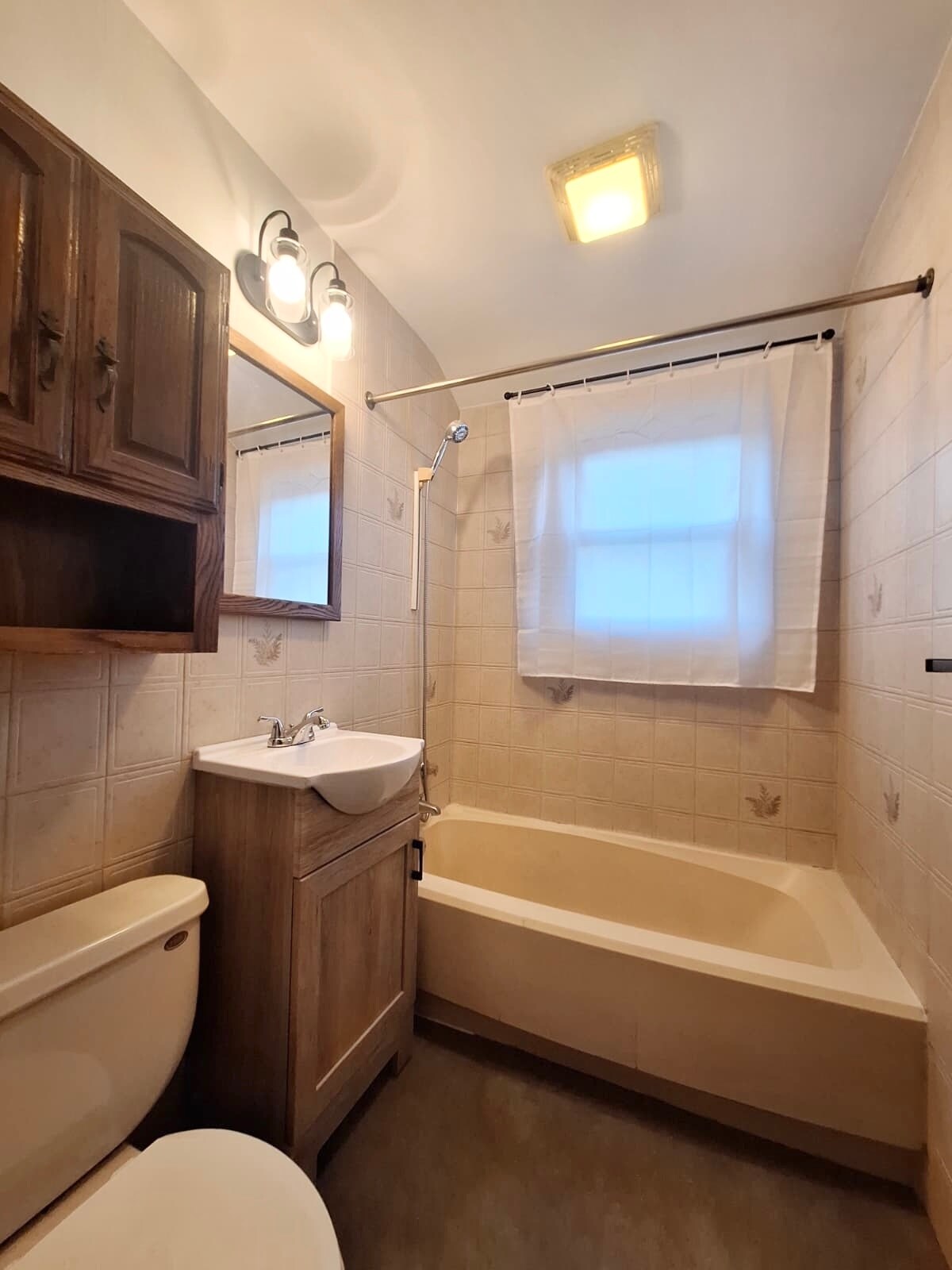 Building Photo - 991 Loucks Pl