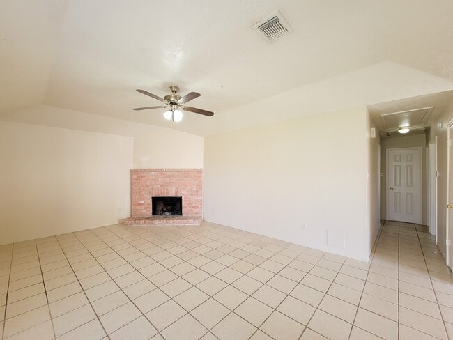 Building Photo - 10059 Emerald Creek Dr