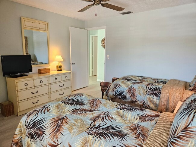 Building Photo - Seasonal Short-Term Townhouse on Venice Island close to Venice Beach!