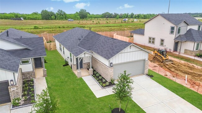 Building Photo - 18010 Whitetail Run Ln
