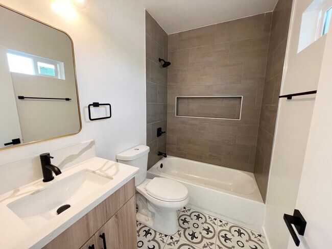 #12 Bathroom 1 - 160 N Holliston Ave