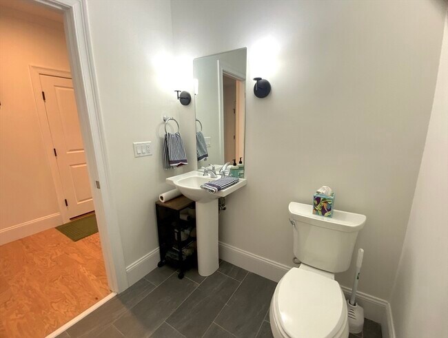 Building Photo - 23 Lily Pond Ln