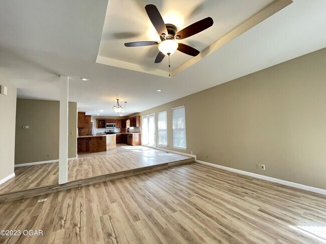 Building Photo - 913 Briarview Dr