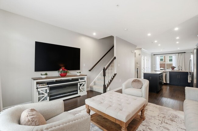 Building Photo - Stunning 3BR Townhome with Roof Deck in Reserves at Dakota Crossing!