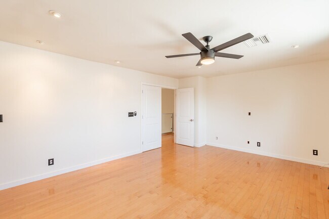 Building Photo - 1325 W Lobo Ave