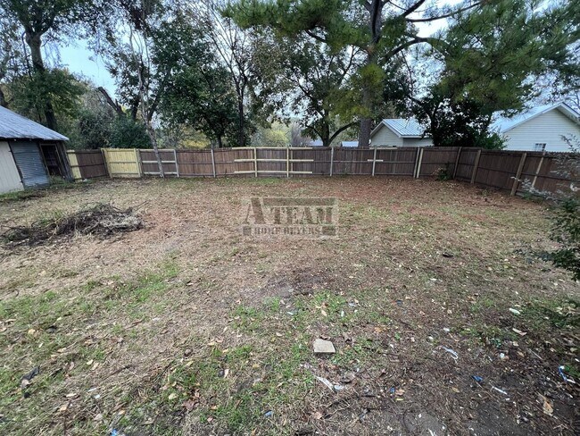 Building Photo - Renovated 2 Bed 1 Bath house for rent in T...