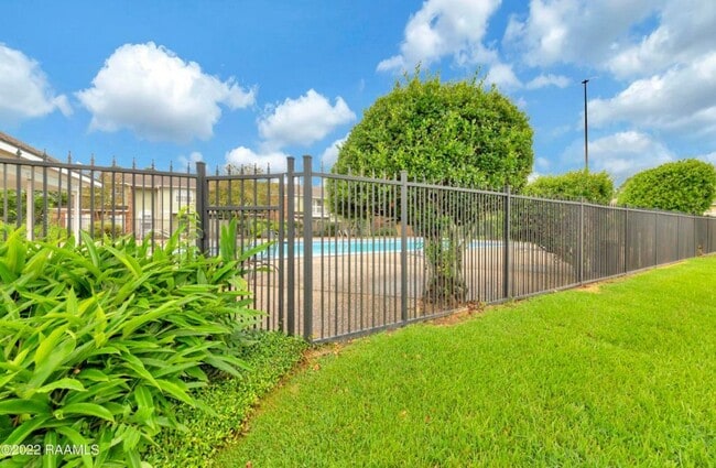 Building Photo - 200 Lodge Dr