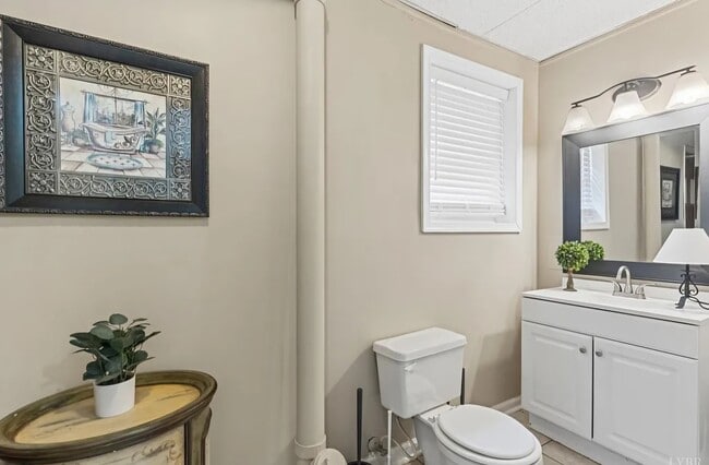 Building Photo - 139 Breckenbridge St