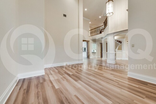 Building Photo - 5224 Longvue Dr