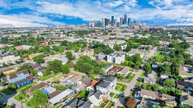 Building Photo - 3604 Runnels St