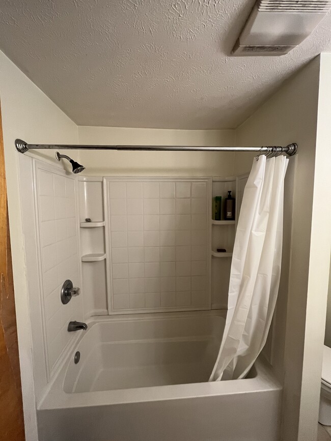 Tub Shower Combo - 44 W Adams St