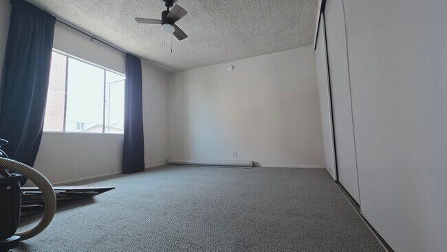 Building Photo - 526 S St Andrews Pl