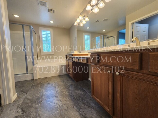 Building Photo - BEAUTIFUL 3 Bedroom WESTPARK CONDO IN SUMM...