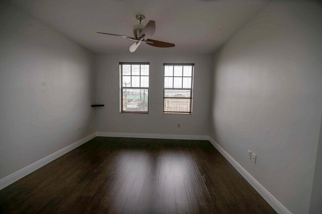 Building Photo - 511 Lucerne Ave