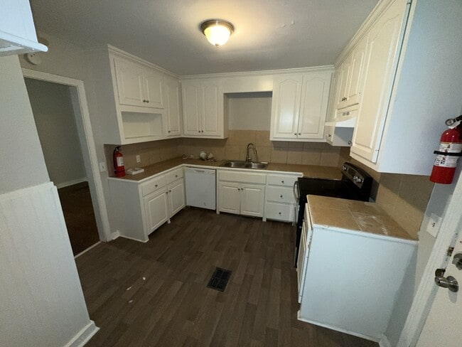 Building Photo - 740 Hickory Ridge Dr