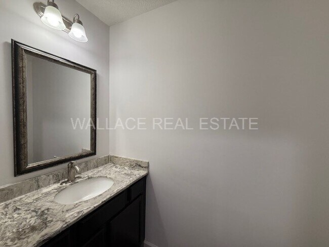 Building Photo - WEST KNOX CEDAR BLUFF AREA 2 BEDROOM 2.5 BATH TOWNHOUSE