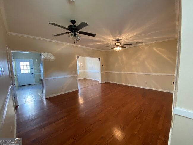 Building Photo - 212 Village Dr