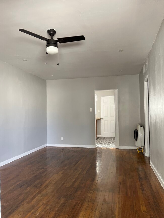 Building Photo - 8170 Valley View Dr