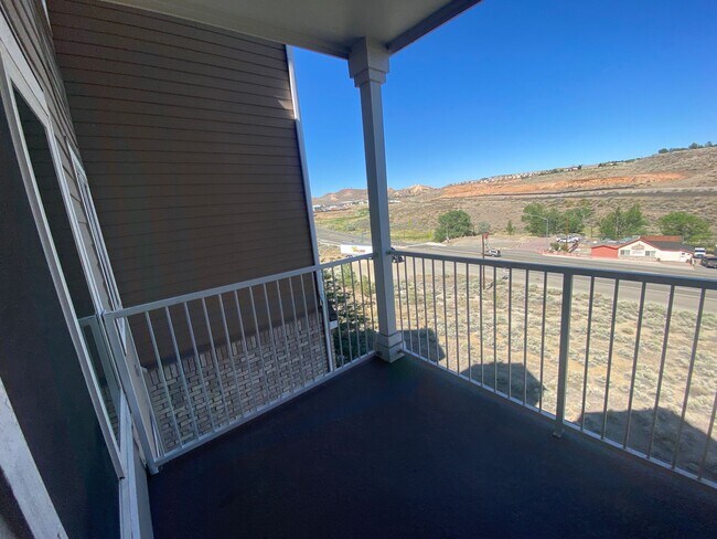 Building Photo - 4 Bedroom, 4 Bathrooms at The Edge at Reno