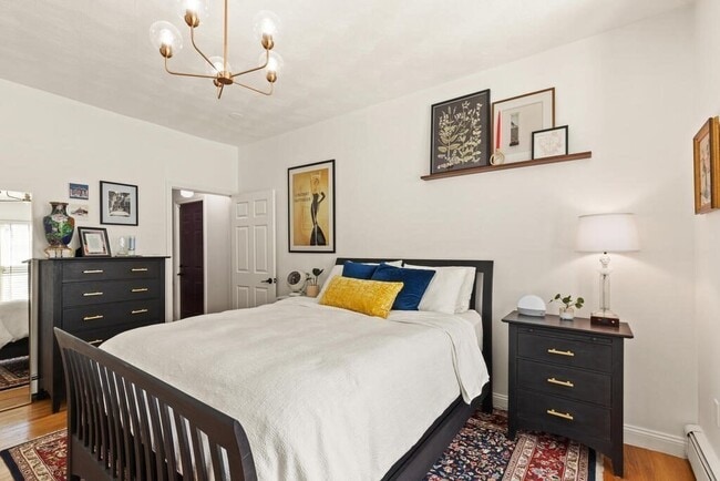 Building Photo - 166 Brooks St