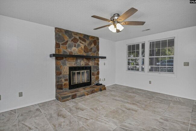 Building Photo - 220 N Donar Dr