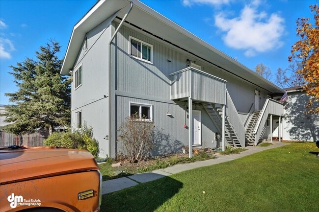 Building Photo - Charming 2BD/1BA Condo