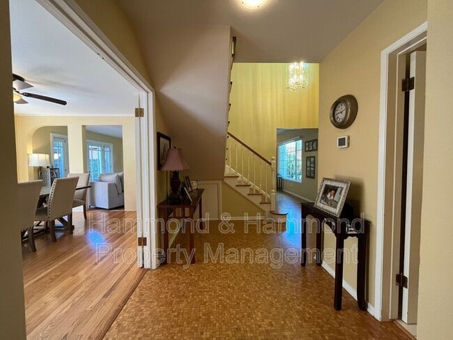 Building Photo - 8422 Fable Ave