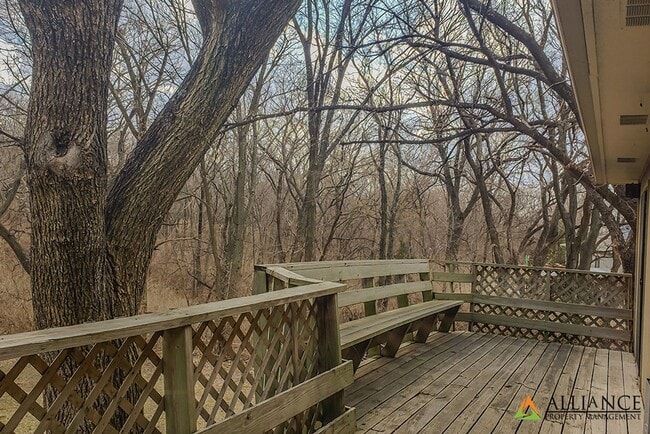 Building Photo - $300 OFF 1st MONTH'S RENT! Amazing, Spacio...