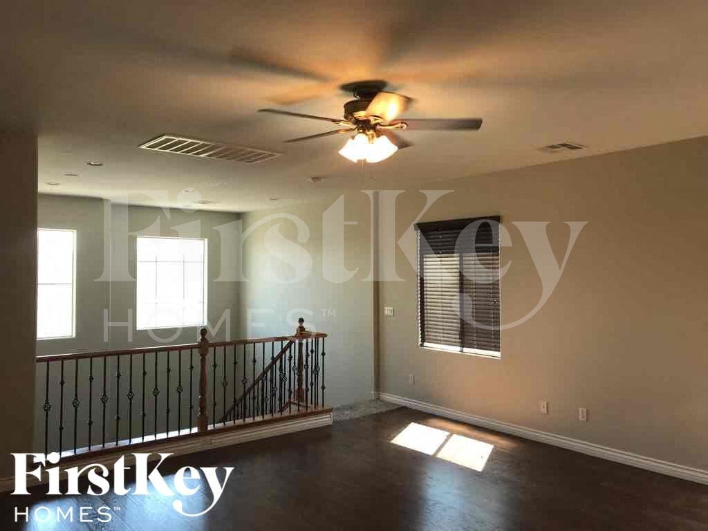 Building Photo - 28 Delighted Ave