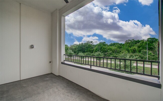 Building Photo - 2818 Grand Fountains Dr
