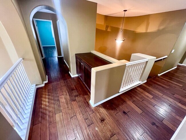 Building Photo - 5 bedroom Winchester home with a 3 car garage for LEASE!