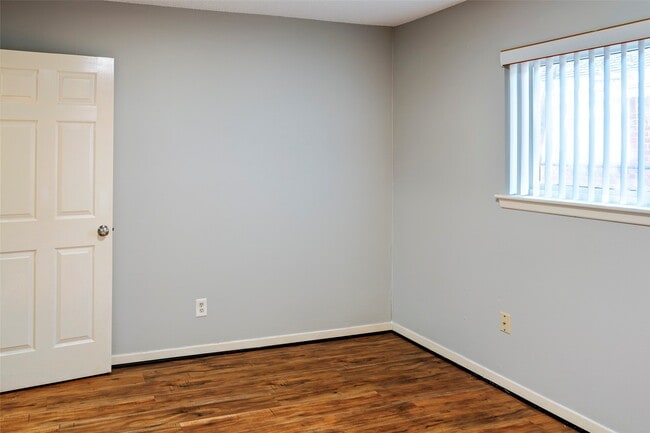 Building Photo - 408 Travis St