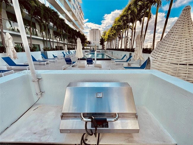 Building Photo - 1600 SW 1st Ave