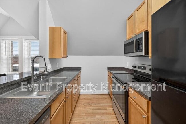 Building Photo - 2151 Fulton Ave