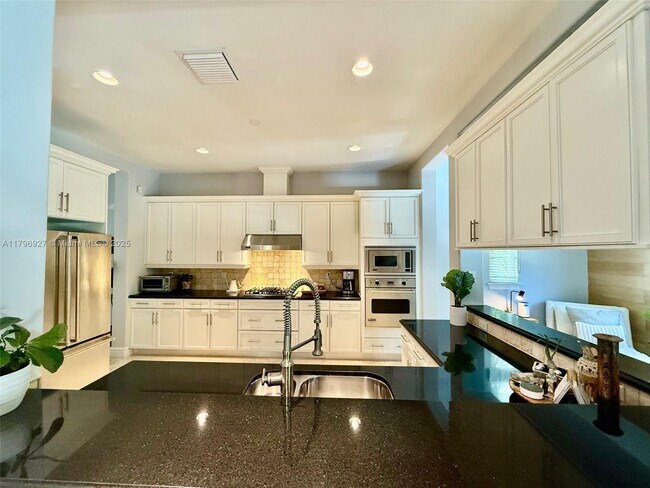 Building Photo - 10105 SW 75th Pl