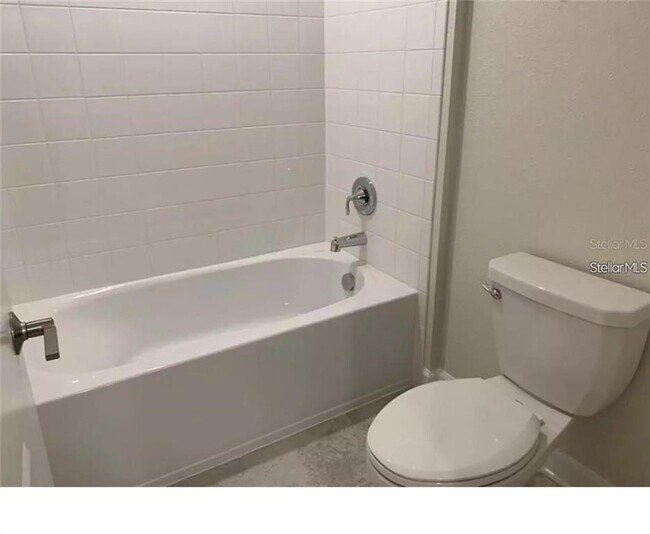 Building Photo - 1323 Oak Crest St